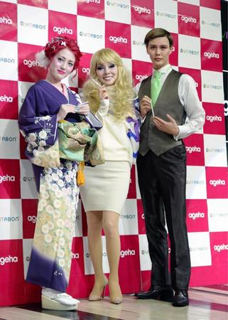 　イベントで共演した（右から）Ｍａｔｔ、研ナオコ、五月千和加＝バーレスク東京（撮影・開出牧）