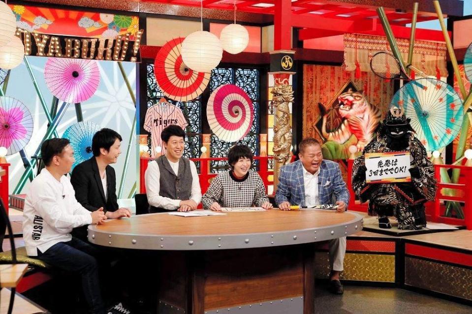 初回の収録を行ったＭＣの小籔千豊（中央）とかまいたち（左）ら＝関西テレビ