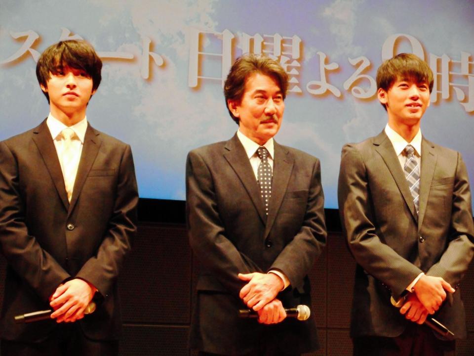 ＴＢＳ系ドラマ「陸王」の試写会で舞台あいさつした（左から）山崎賢人、役所広司、竹内涼真＝東京・丸ビルホール