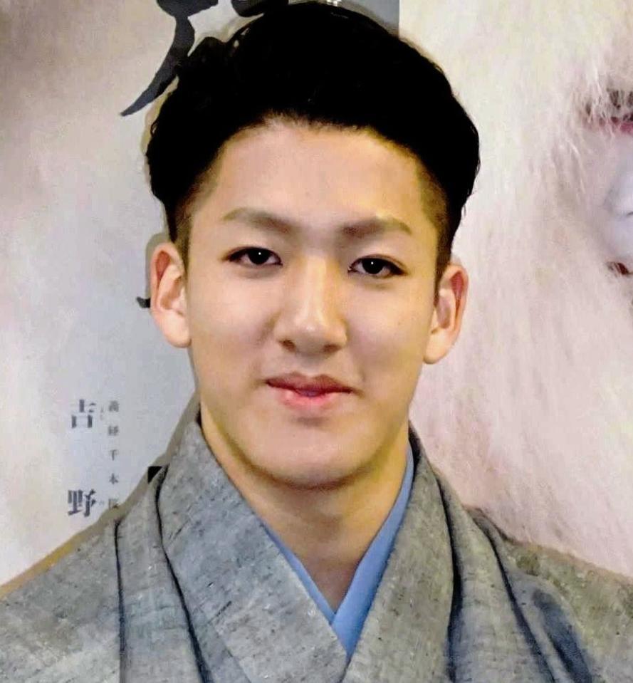 骨折した猿之助の代役を務める尾上右近