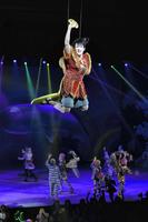 　ルフィ役で宙乗りを披露した尾上右近＝東京・新橋演舞場