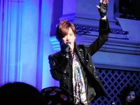 １０周年記念アルバム発売記念イベントを行ったＢＲＥＡＫＥＲＺのＤＡＩＧＯ＝東京・青海のヴィーナスフォート教会広場