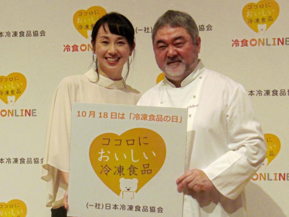 イベントに登場した東尾理子（左）
