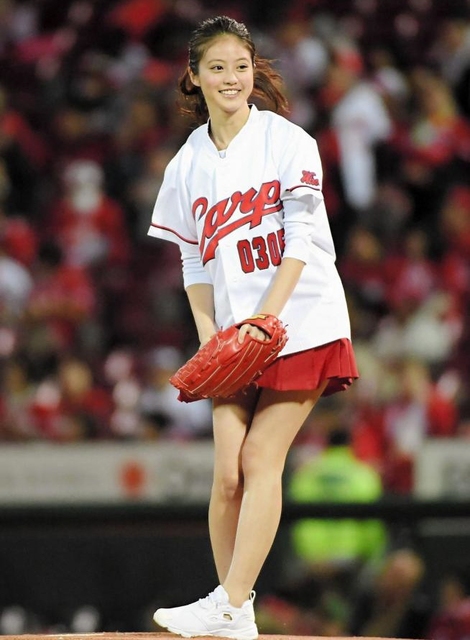 【写真】福岡で１番かわいい２０歳　スカートふわり始球式