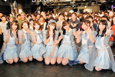 暫定メンバーながら初の握手会を行ったラストアイドル＝東京・渋谷