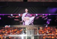 水族アート展覧会の開会式に出席した上戸彩＝京都・二条城