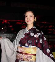 水族アート展覧会の開会式に出席した上戸彩＝京都・二条城