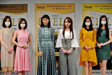 ざわちん（中央右）が手掛けたそっくりさんと共演した山田優（同左）＝東京・表参道