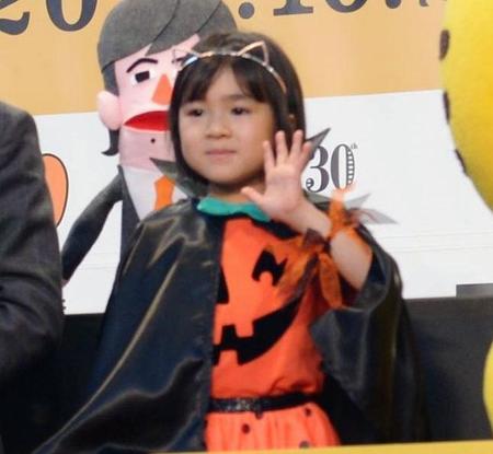 かわいらしいハロウィーンの衣装で登場した新津ちせちゃん