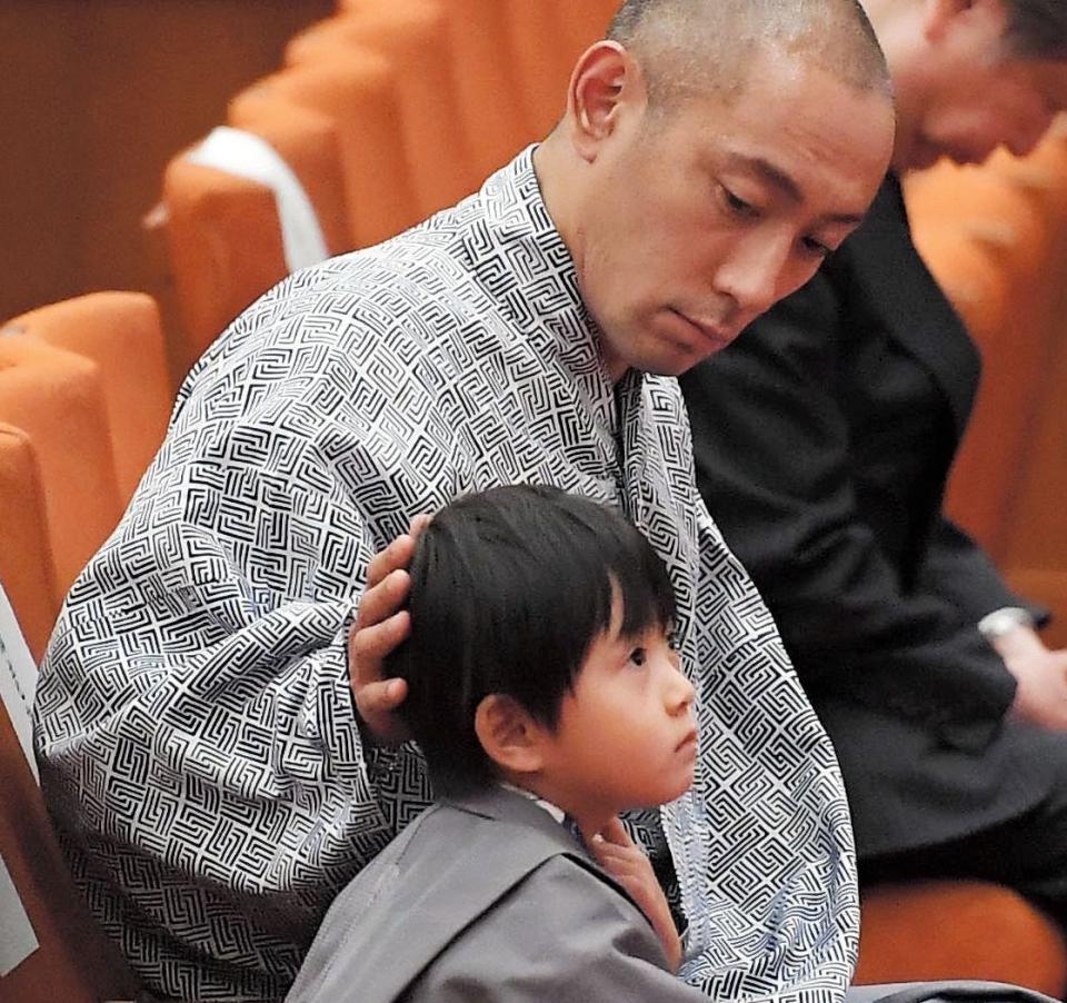 勸玄くん 亡き母 麻央さんの遺品ネックレスを身につける 海老蔵 大切につけてます 芸能 デイリースポーツ Online