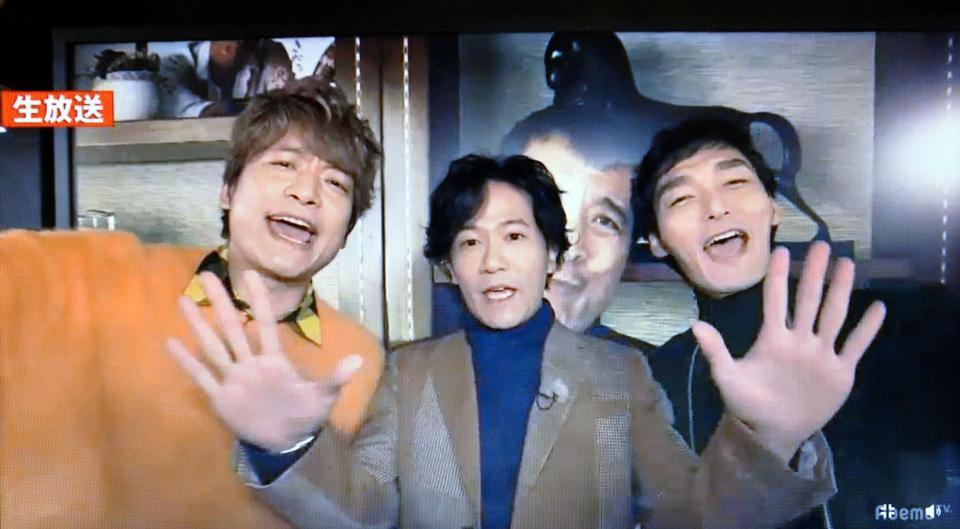 　「７２時間ホンネテレビ」に登場した（左から）香取慎吾、稲垣吾郎、草なぎ剛（Ｃ）ＡｂｅｍａＴＶ