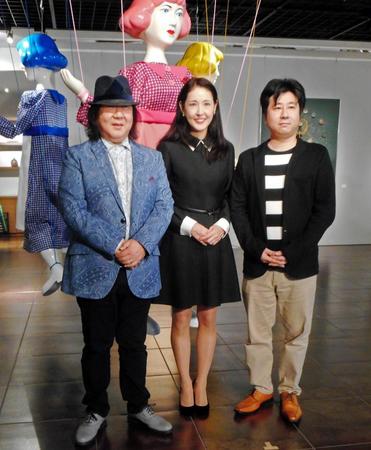 「ミニー吉野展～マリオネットの夢～」が開幕し、会見する（左から）ミッキー吉野、ミニー吉野さん、デジタルアーティストの中原修一氏＝東京・新宿高島屋