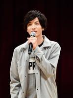 イベントであいさつする志尊淳＝東京・和洋九段女子中学校（撮影・開出牧）