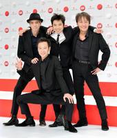 紅白歌合戦初出場が決まり笑顔でポーズをとるエレファントカシマシ＝東京・ＮＨＫ（撮影・金田祐二）