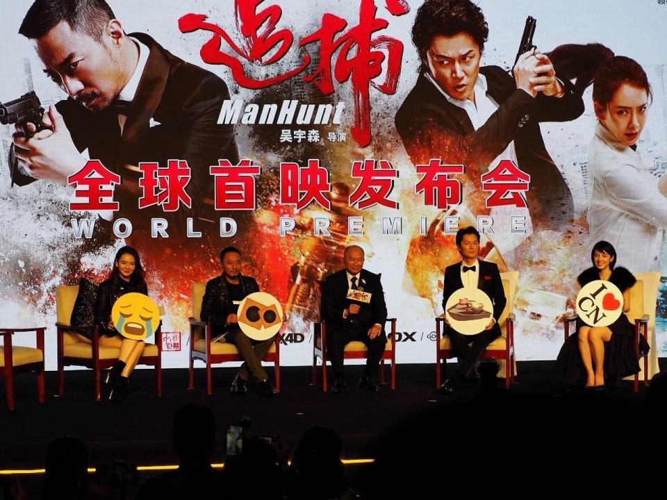 舞台あいさつした（左から）チー・ウェイ、チャン・ハンユー、ジョン・ウー監督、福山雅治、桜庭ななみ＝中国・北京のｆｏｔｉｅｌ