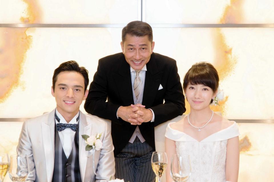 　「娘の結婚」に出演する（左から）満島真之介、中井貴一、波瑠