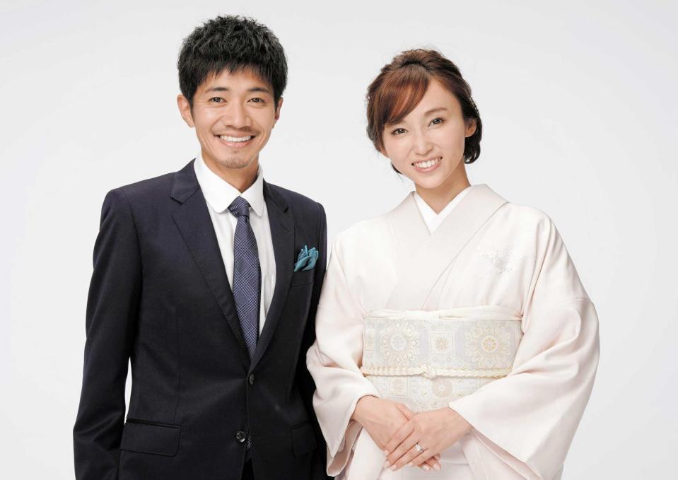 　結婚を発表した和田正人（左）と吉木りさ（事務所提供）