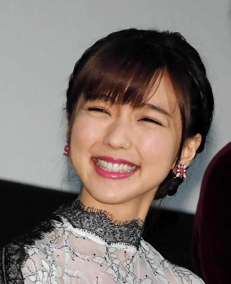 映画「覆面系ノイズ」初日舞台あいさつに登場した真野恵里菜＝新宿ピカデリー（撮影・堀内翔）