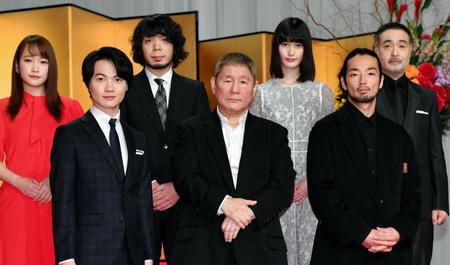 「いだてん」に出演する（前列左から）神木隆之介、ビートたけし、森山未來、（後列左から）川栄李奈、峯田和伸、橋本愛、松尾スズキ（撮影・出月俊成）