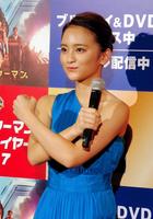 両親の離婚騒動も前向きに語った岡田結実＝東京・ワーナー・ブラザース映画試写室