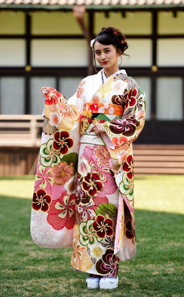 艶やかな着物姿を披露する岡田結実＝東京・明治記念館（撮影・開出牧）