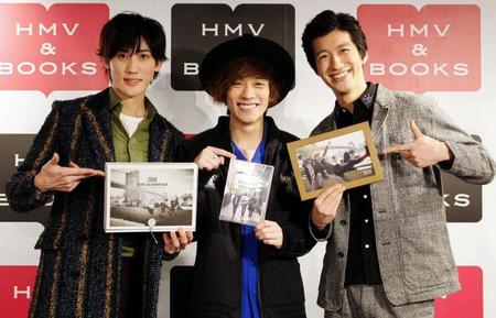 「３ＬＤＫ」の（左から）植原卓也、平間壮一、水田航生＝東京・渋谷のＨＭＶ＆ＢＯＯＫＳ　ＳＨＩＢＵＹＡ