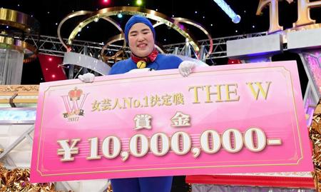 優勝賞金１０００万円を獲得し、笑顔を見せるゆりやんレトリィバァ＝東京都港区・日本テレビ（撮影・中田匡峻）