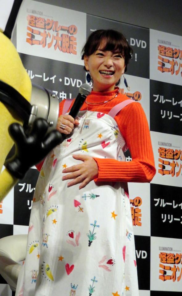 保田圭 ９カ月の妊婦姿で出産前最後の公の場 予定日は１月上旬 芸能 デイリースポーツ Online