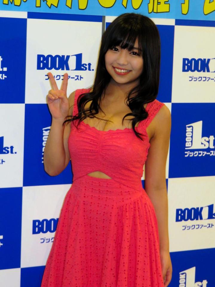 カレンダー発売記念イベントを開催した大原優乃＝東京・新宿