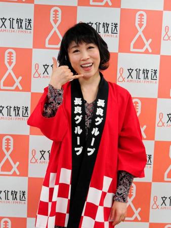 電話リクエストのオペレーターへ意気込む水森かおり＝東京・文化放送