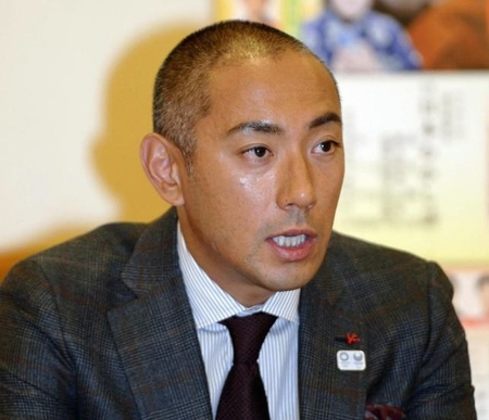 取材会で質問に答える市川海老蔵＝東京・歌舞伎座（撮影・開出牧）