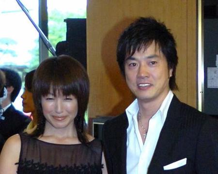 高知東生氏（右）と高島礼子