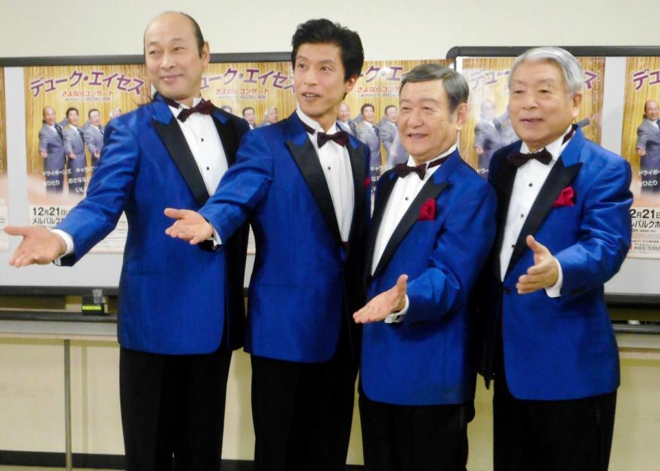 グループ最後のコンサートを開催したデューク・エイセスの（右から）槇野義孝、谷道夫、岩田元、大須賀ひでき＝メルパルクホール東京