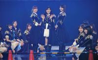 リハーサルを行うＡＫＢ４８・渡辺麻友（中央）らＡＫＢ４８＝東京・ＮＨＫホール（撮影・開出牧）