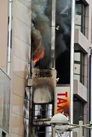 炎が上がる商業ビル＝東京・渋谷