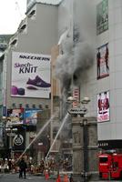 火災が発生した商業ビル＝東京・渋谷