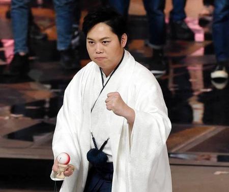 １２月３１日の「ＮＨＫ紅白歌合戦」で、けん玉でギネス挑戦失敗もガッツポーズの三山ひろし