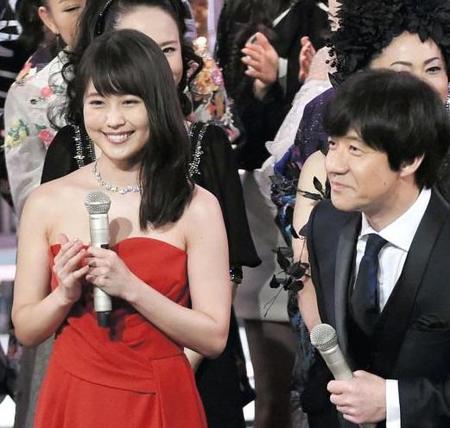 紅白を盛り上げた（前列左から）有村架純、内村光良＝ＮＨＫホール