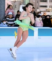 華麗なジャンプを披露する本田紗来＝東京スカイツリータウン（撮影・棚橋慶太）