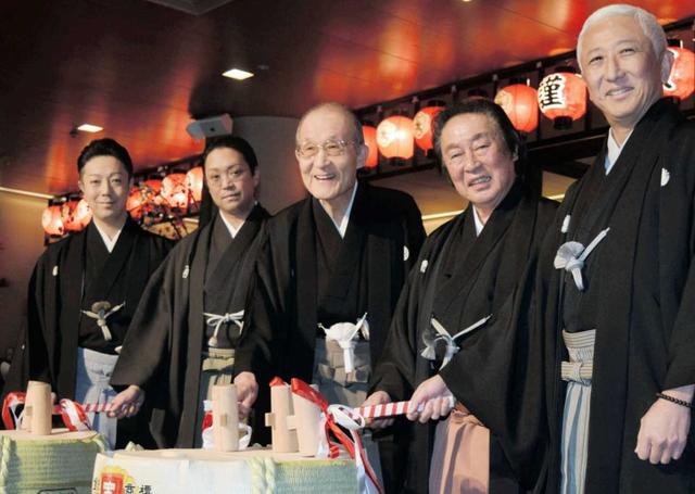 寺島しのぶ長男 眞秀くんも興味津々 菊五郎が国立劇場鏡開き 芸能 デイリースポーツ Online