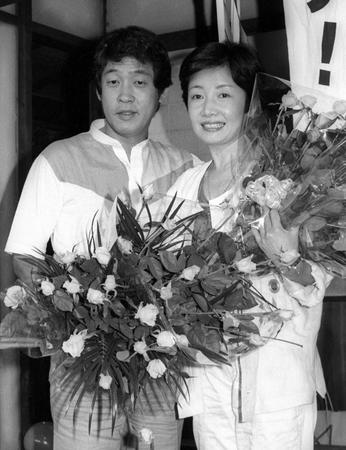「欽ちゃんのどこまでやるの！」で共演した真屋順子さん（右）と萩本欽一さん＝１９８３年９月、テレビ朝日