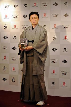 歌舞伎をイメージした和菓子を監修した松本幸四郎＝東京・歌舞伎座