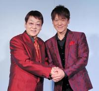 父・渡辺英気さん（左）と東京では初めてイベントで共演した北山たけし＝東京・品川