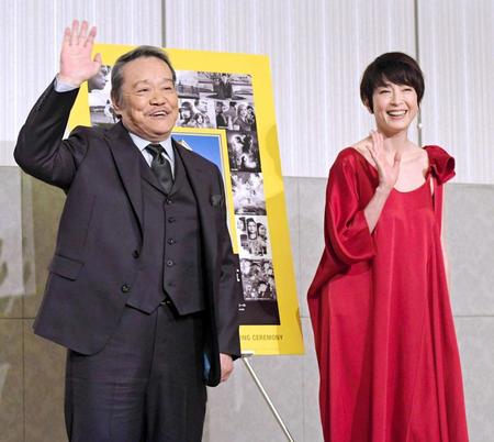 　「第４１回日本アカデミー賞授賞式」の司会を務める西田敏行（左）と宮沢りえ＝都内