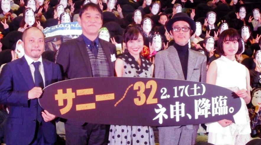 映画「サニー／３２」の完成披露試写会で舞台あいさつした（左から）白石和彌監督、ピエール瀧、北原里英、リリー・フランキー、門脇麦＝東京・新宿バルト９