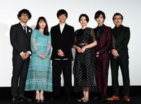 初日舞台あいさつに登場した（左から）中江和仁監督、川栄李奈、高橋一生、長澤まさみ、ＤＡＩＧＯ、吉田光太郎＝ＴＯＨＯシネマズ六本木ヒルズ（撮影・園田高夫）