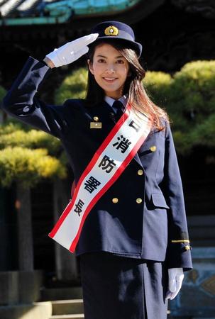 一日消防署長を務めた田中道子＝東京・柴又帝釈天