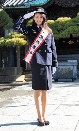 一日消防署長を務めた田中道子＝東京・柴又帝釈天