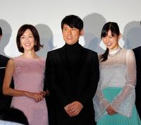 舞台あいさつに登場した（左から）山本未來、原田泰造、小西真奈美＝東京・有楽町スバル座