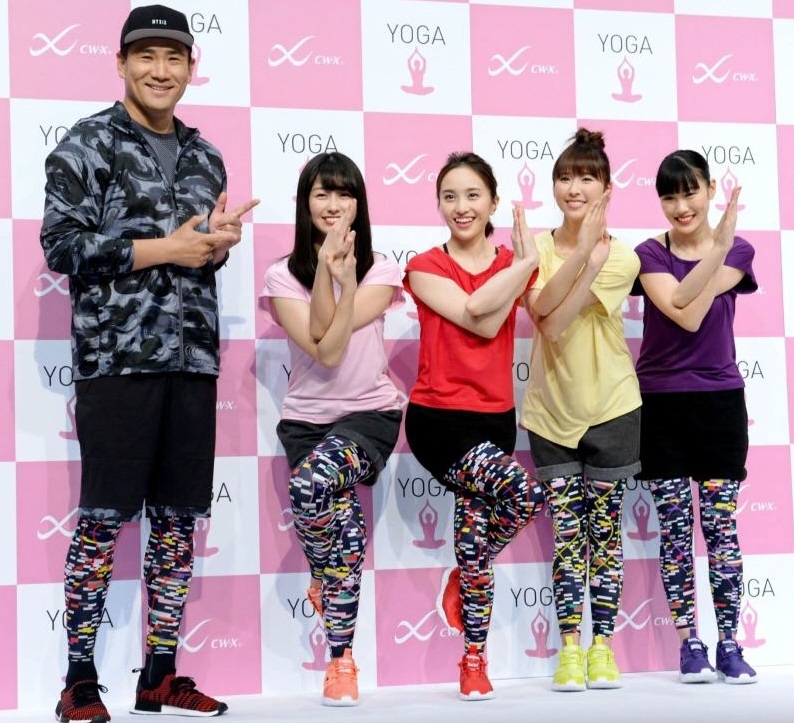 ももクロ 4人体制で初の公の場…田中将大投手も登場し熱いエール